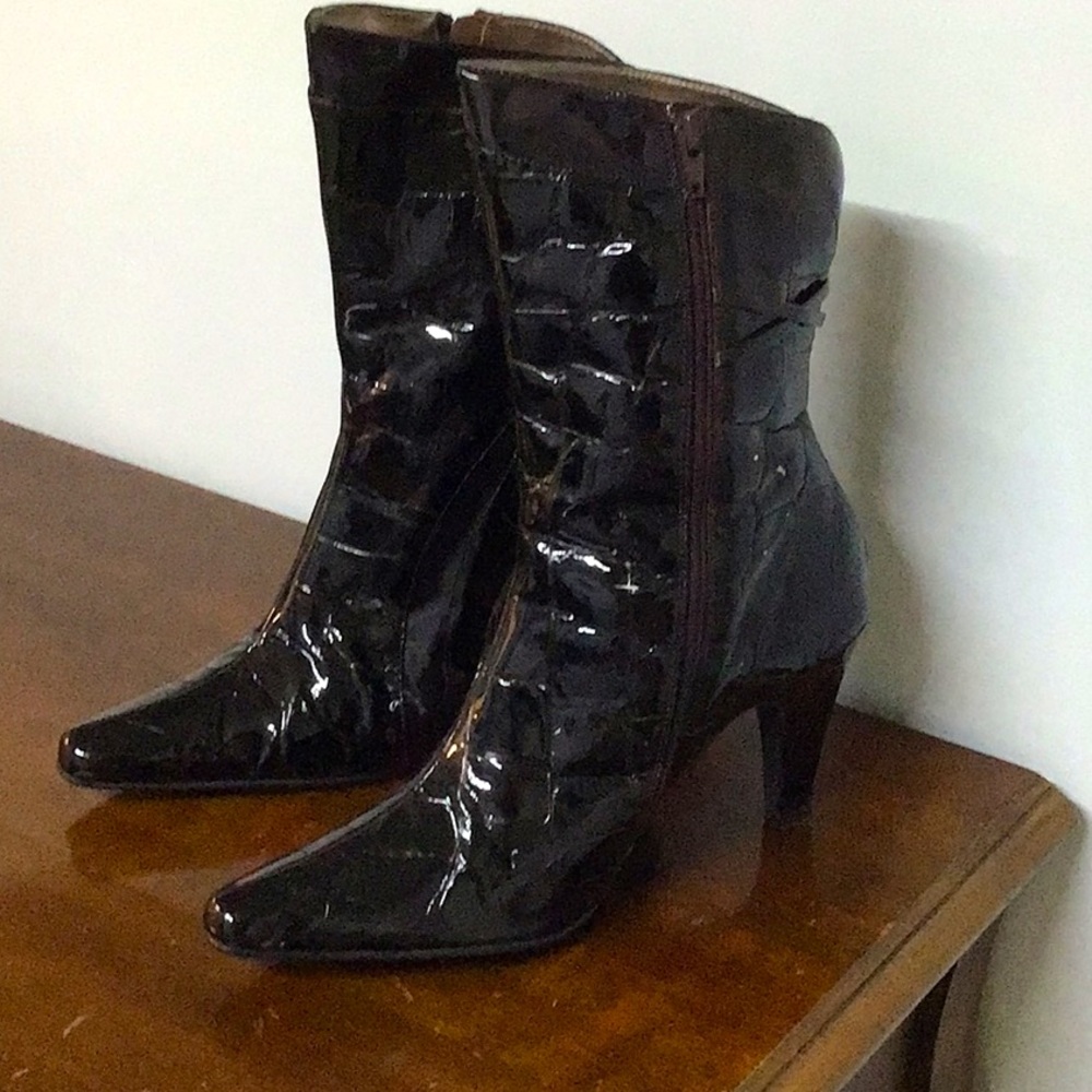 Boots, leather upper, size 10, brand Valore,
